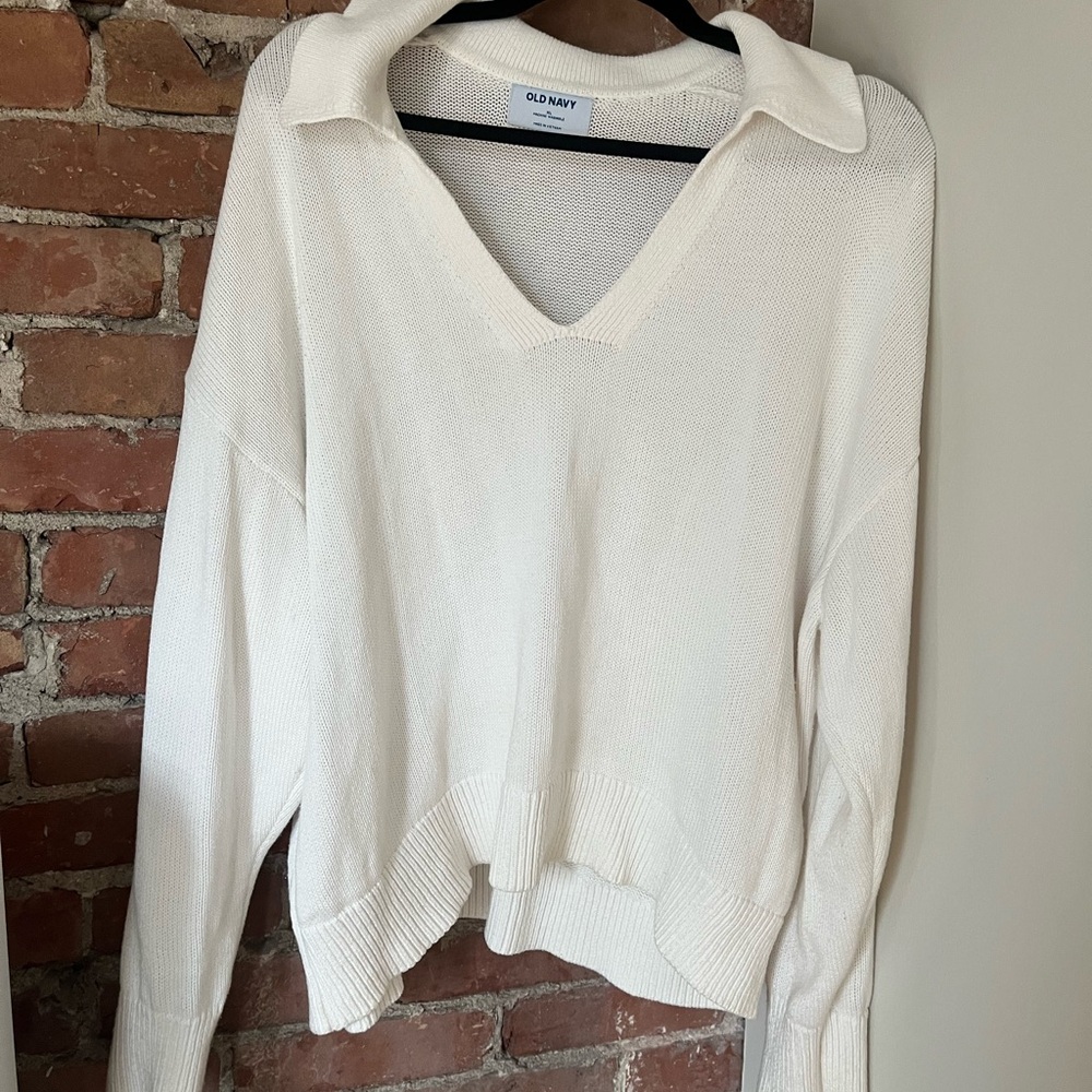 Old Navy Women's V-Neck Cream Sweater